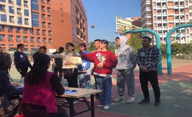 學生在闖第三關——紅歌比賽