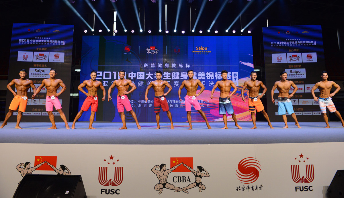 容煜輝(右五)在男子健體C組比賽中