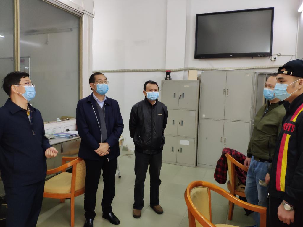 了解電工等後勤服務一線工作人員情況