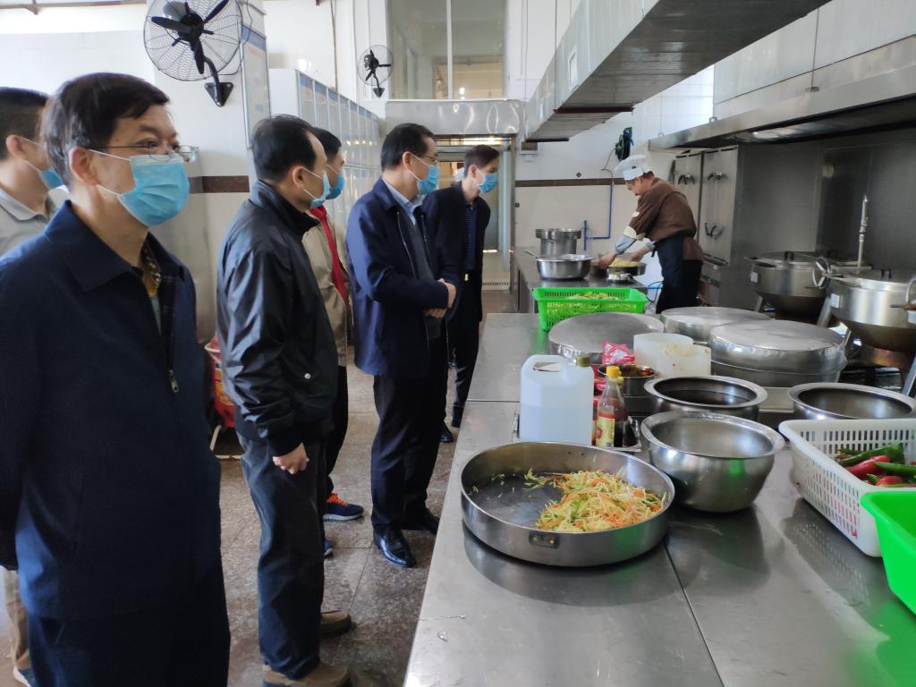 檢查食堂安全生產情況