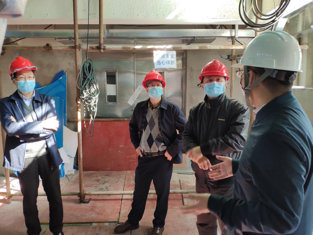檢查跳水館安全施工情況