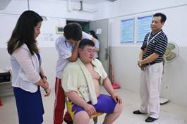 系主任黃誌剛巡查學生下隊實訓情況