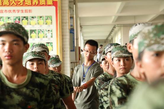 圖3:我院國旗護衛隊隊員吳泳欣